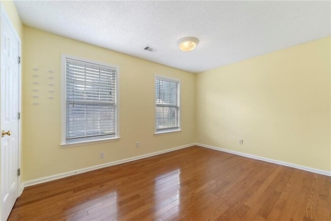 Building Photo - 3345 Oxwell Dr NW