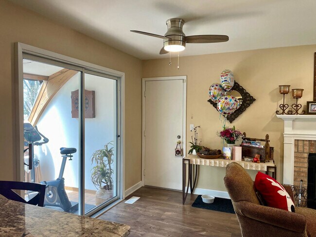 Building Photo - 1725 Drake Ct