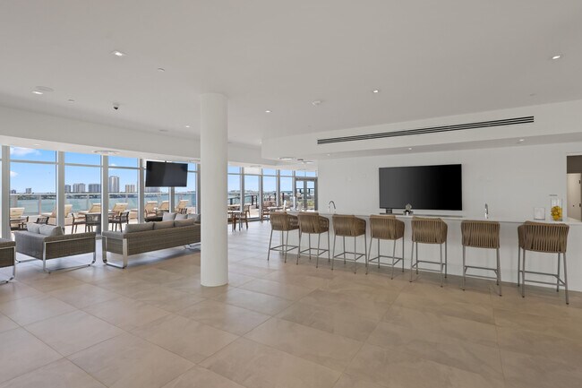 Building Photo - 220 Lake Shore Dr