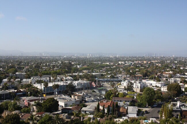 Building Photo - 4316 Marina City Dr