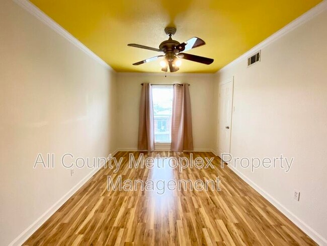Building Photo - 4520 Holland Ave