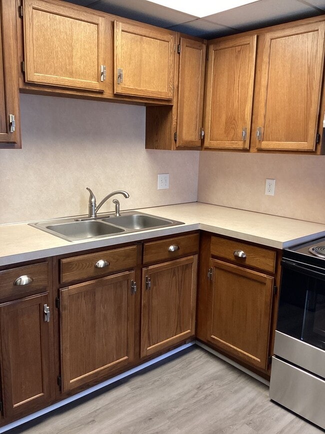 Building Photo - 319 Fairview Ave