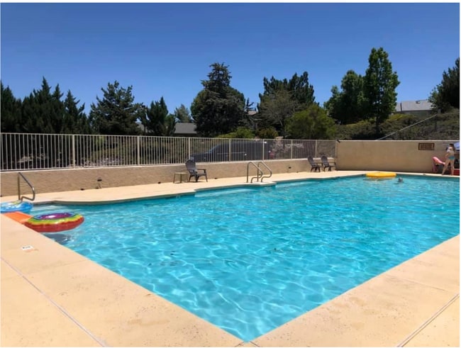 Building Photo - 1299 N Tapadero Dr