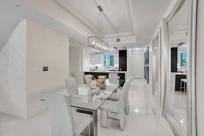 Building Photo - 3040 N Ocean Blvd