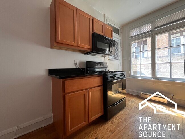 Building Photo - 909 Elmwood Ave