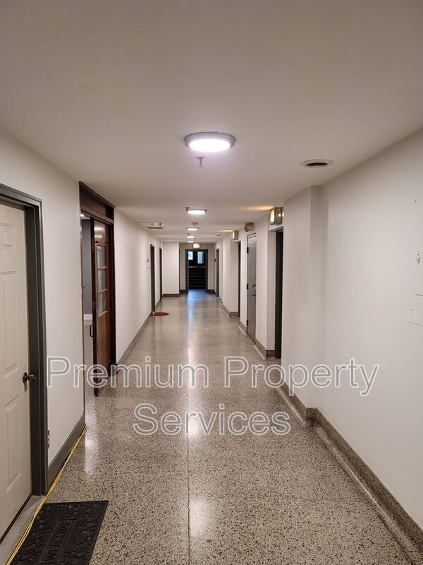 Building Photo - 2208 8th St