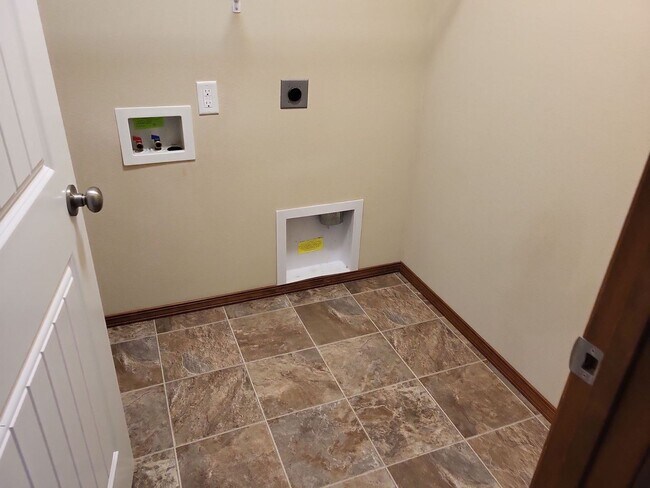 Building Photo - Beautiful home for rent in The Radiant Lake Estates!