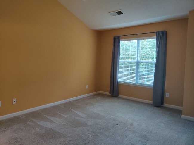 Building Photo - Townhome in Ballyntyne