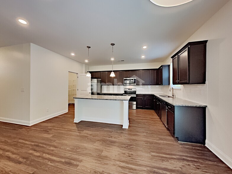 Building Photo - 1920 Brook Enclave Trail