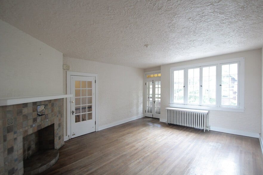 Building Photo - 8003 St Lawrence Ave