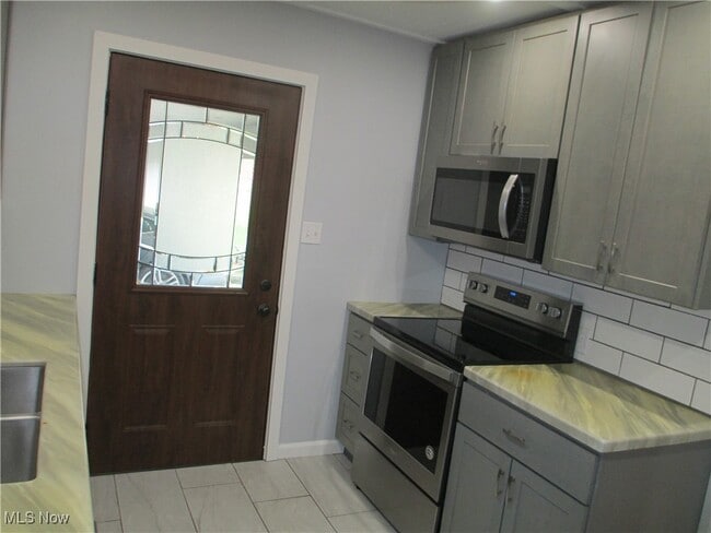 Building Photo - 757 N 7th St