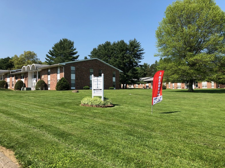 Primary Photo - Drake Village Apartments