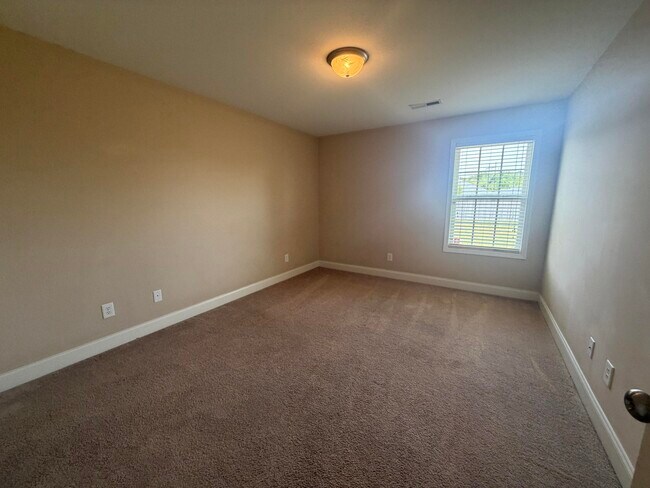 Building Photo - 2850 Foxcroft Cir