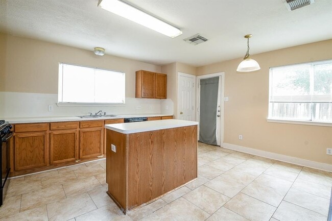 Building Photo - 5830 Silver Oak