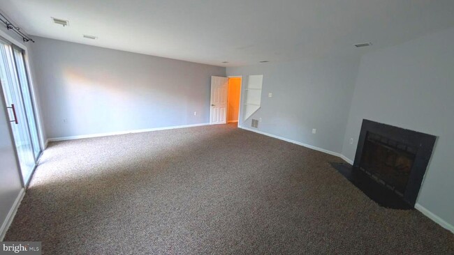 Building Photo - 5612 Sutherland Ct