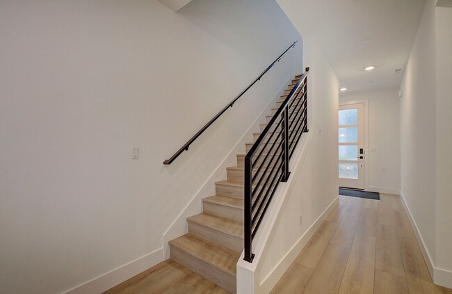 Building Photo - Luxury Upgraded Executive Townhome | 4 Bed | 3 Bath in Prime Camas School District