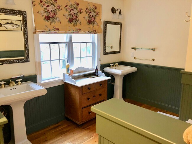 Building Photo - 10 Deer Path