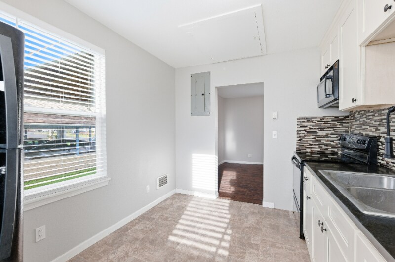 Building Photo - 1506-1506 110th St S