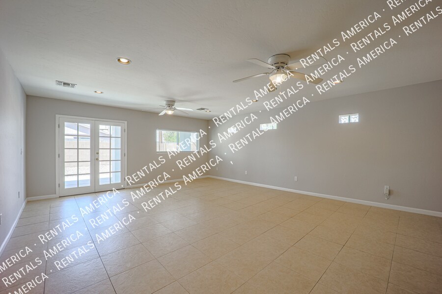 Building Photo - 614 N 74th St