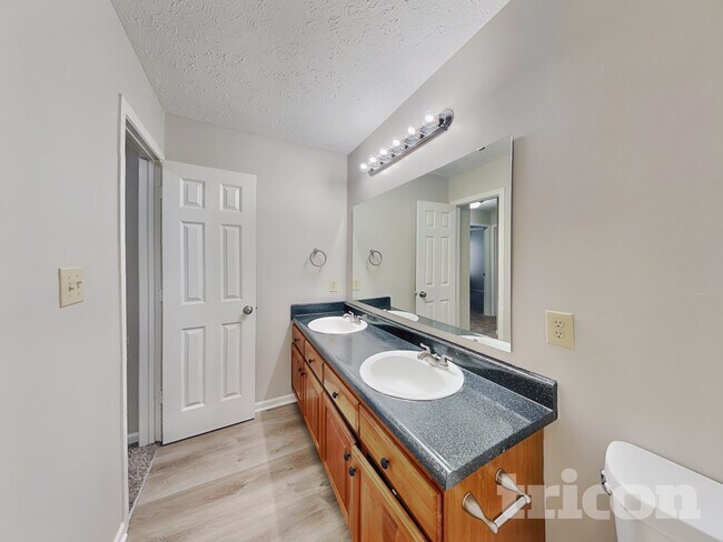 Building Photo - 6422 Coconut Ct