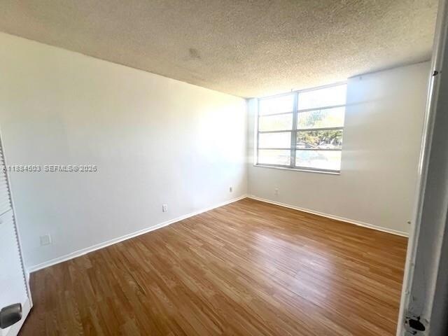 Building Photo - 9450 Live Oak Pl