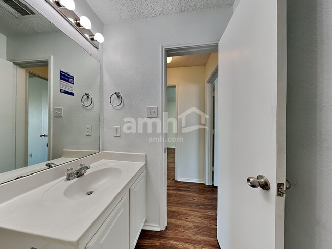 Building Photo - 10408 Wood Leaf Ct