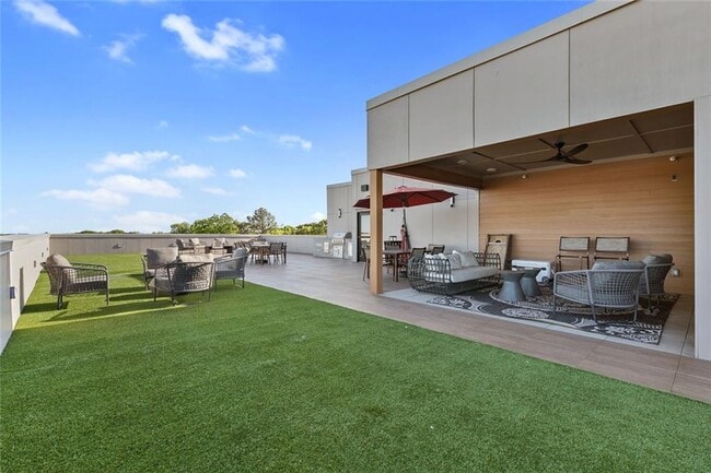 Building Photo - 112 Rogers St NE