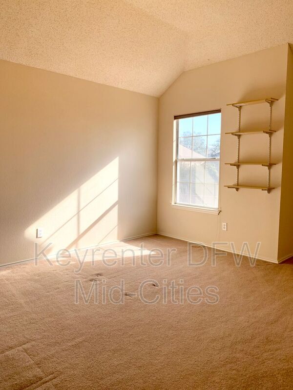 Building Photo - 2320 Kittyhawk Dr