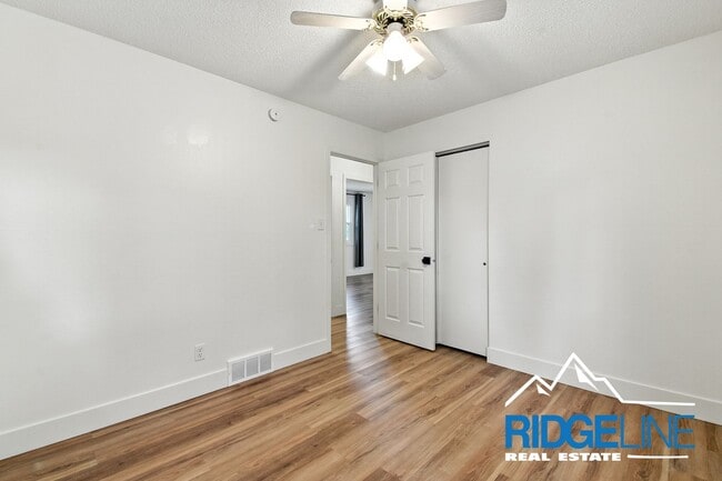 Building Photo - Fox Farm one level home ready for you to e...