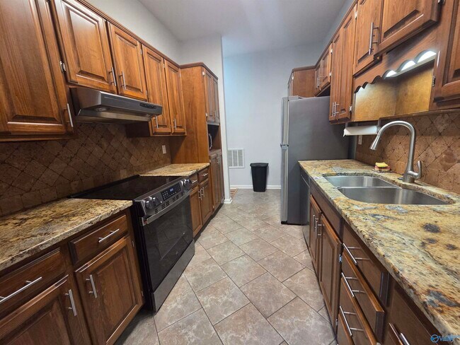 Building Photo - 211 Knollridge Cir SE
