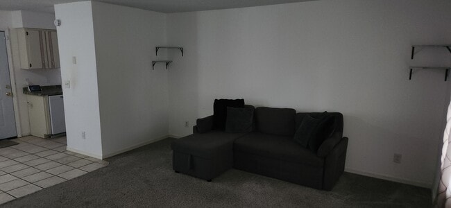 Building Photo - 242 Redbud Ln