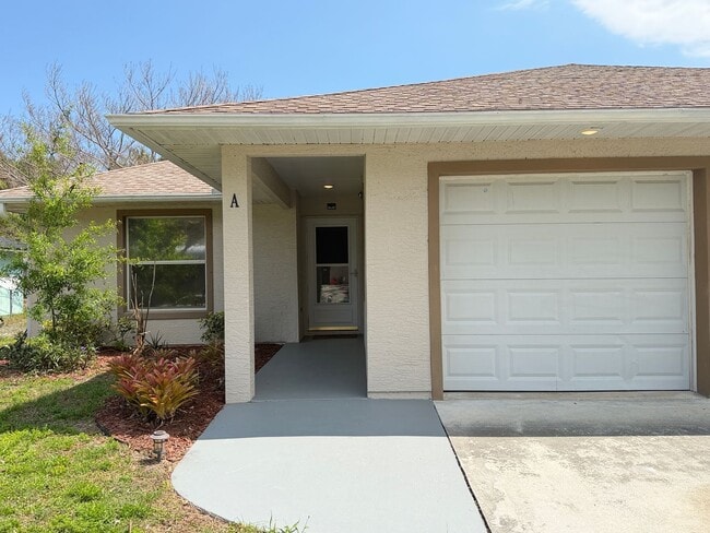 Building Photo - 2BR 2BA Updated Duplex in Sebastian Highlands