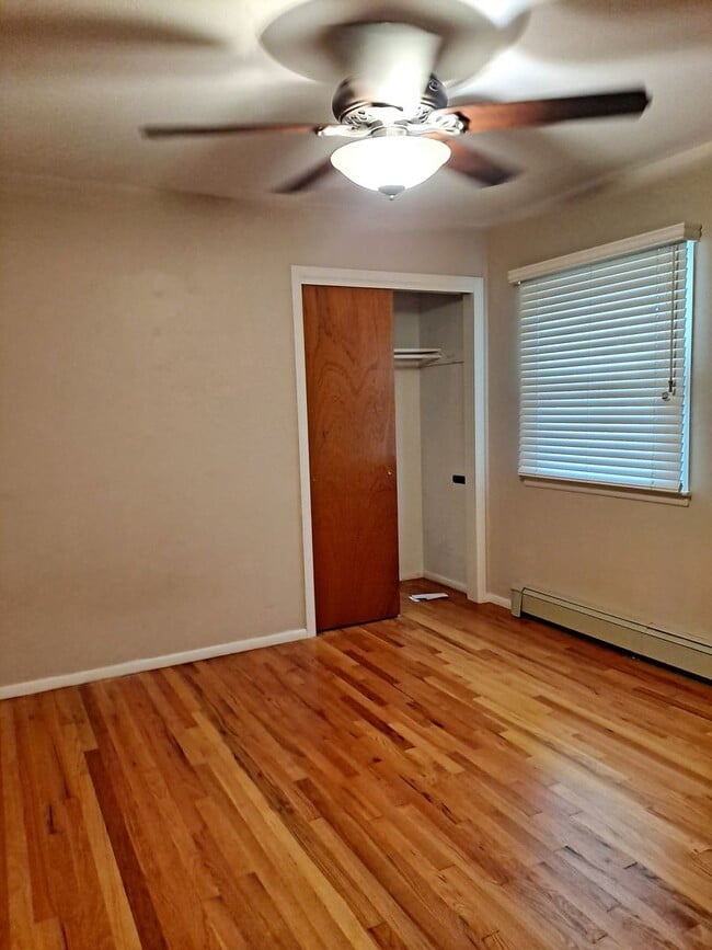 Building Photo - ALL PROSPECTIVE TENANTS MUST SUBMIT A $58 ...
