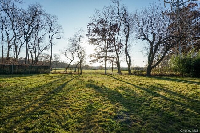 Building Photo - 1041 Glen Cove Ave