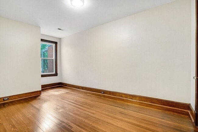 Building Photo - 1108 Lamont St NW