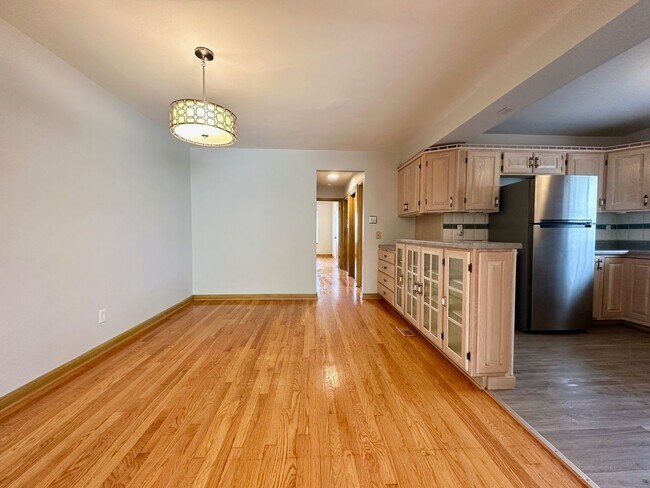 Building Photo - 6940 Jamieson Ave