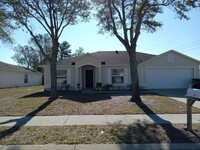 Building Photo - Large Home in Fountain Lake Subdivision