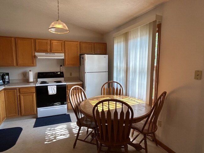Building Photo - 651 Sturbridge Dr