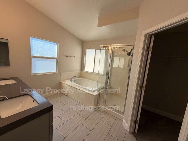 Building Photo - 4010 Hiller Ln