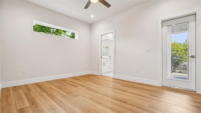 Building Photo - 102 W Fawnridge Dr