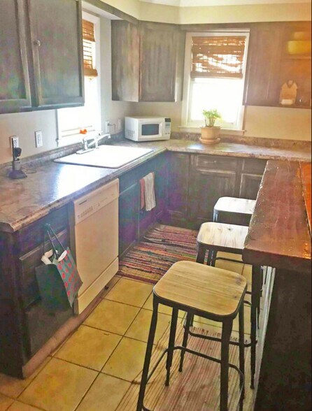 New distressed cabinets with dishwasher - 1117 Fredonia St