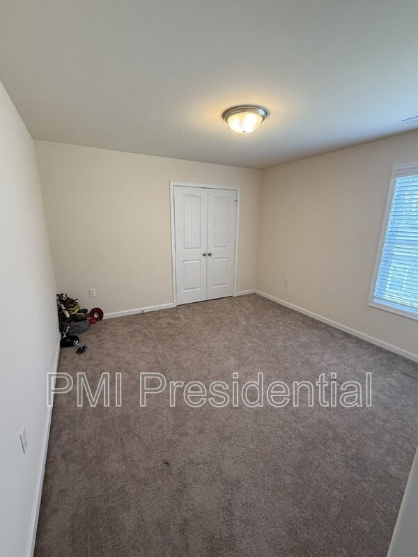 Building Photo - 7044 Hepworth Dr