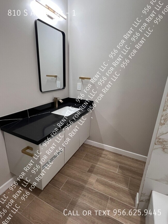 Building Photo - 810 S Athol St