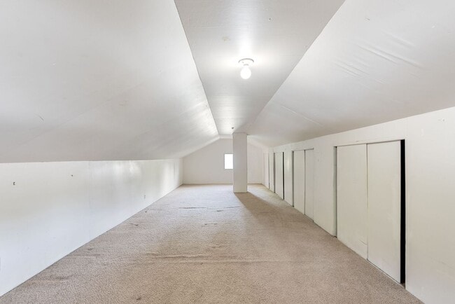 Building Photo - 3 BR Home near Springwater Trail and Powel...