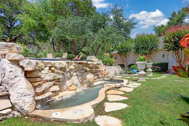 Building Photo - 102 Wood Trail