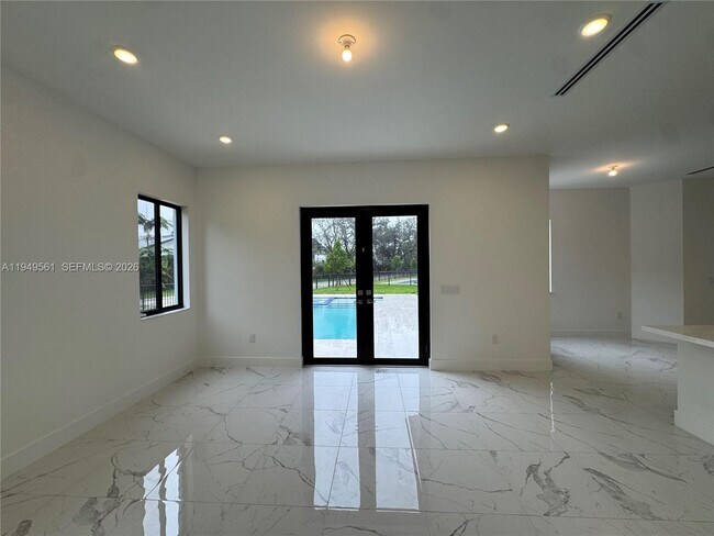 Building Photo - 19749 NE 16th Pl