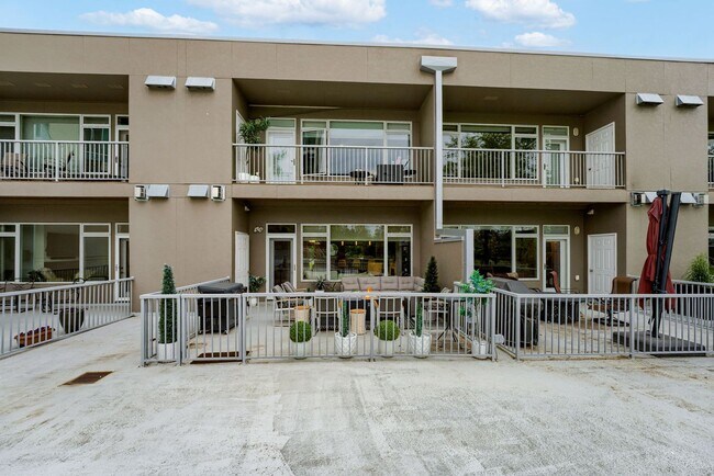 Building Photo - Prime Downtown 2-Bedroom Condo Steps from the Old Market!!