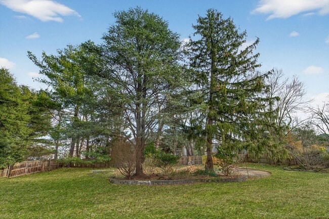 Building Photo - 352 Rahways Rd