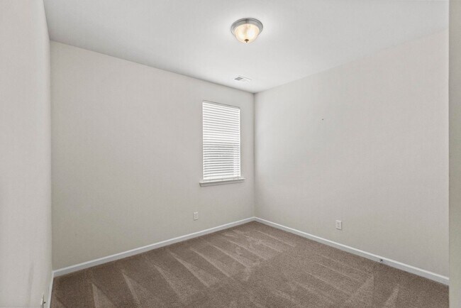Building Photo - Holly Ridge Ranch Home available now!