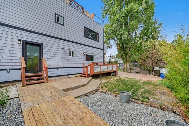 Building Photo - 9451 36th Ave SW